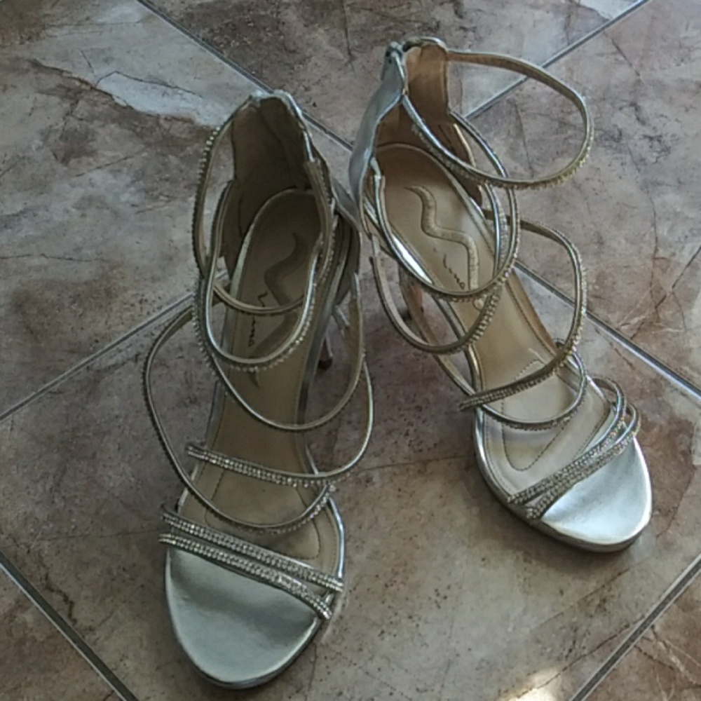Nina sandals size 9.
